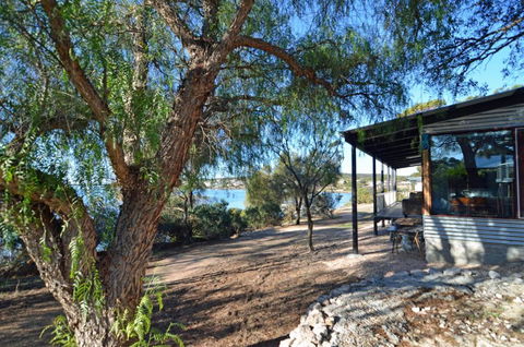 CDC 625 Beach House Incl.rear 2BR Studio - Travel Search 3