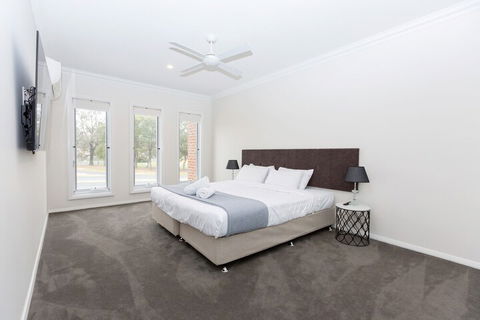 Wagga Apartments 2 - Tourism Guide 2