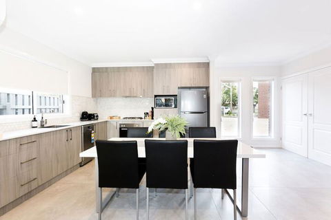 Wagga Apartments 5 - Tourism Guide 2