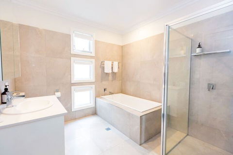 Wagga Apartments 5 - Tourism Guide 3
