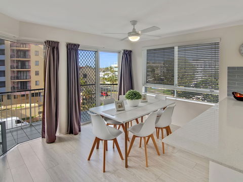 MAINSAIL8 - Mooloolaba Beach - Tourism Guide 2