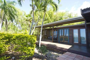 Salty House - Travel Search 0