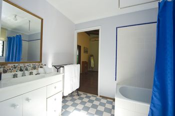 Salty House - Travel Search 1
