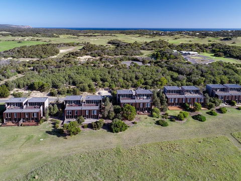 DREW Stay On St. Andrews Top Rated Golf Course - Travel Search 3
