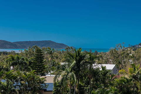 Sunset Escape - Cannonvale - Tourism Guide 0