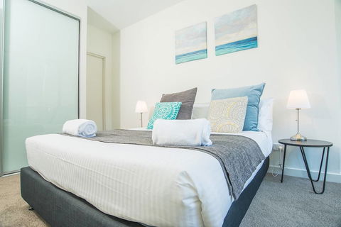 Modern And Chic Apartment Next To Parramatta Station - Travel Search 4