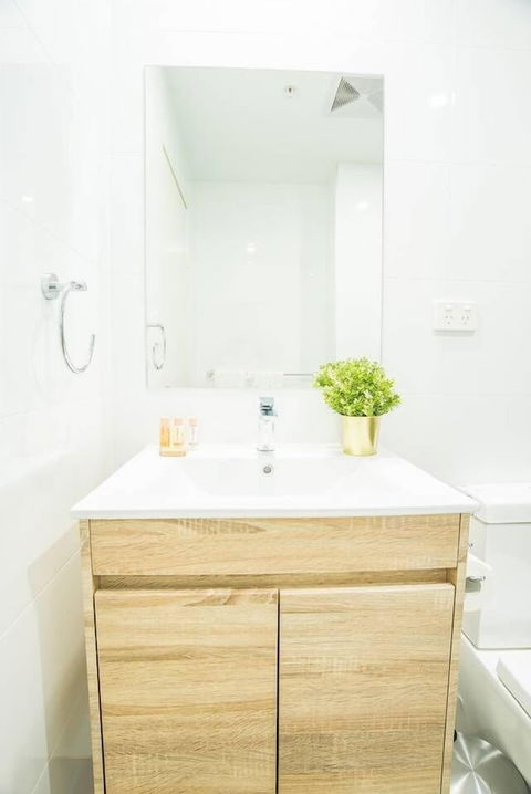 Modern And Chic Apartment Next To Parramatta Station - Travel Search 5