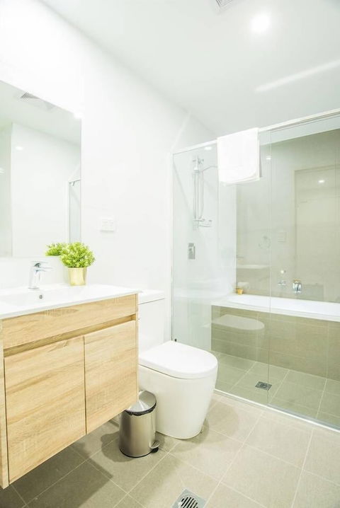 Modern And Chic Apartment Next To Parramatta Station - Travel Search 6