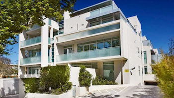 Apartment On Broadway - Travel Agents 5