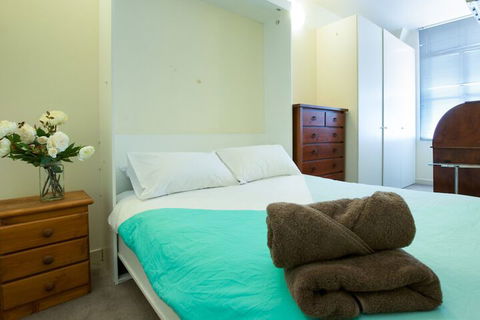 NOAH A Shoppers Delight QV Emporium & Melbourne Central Only Steps Away - Travel Agents 3