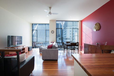 NOAH A Shoppers Delight QV Emporium & Melbourne Central Only Steps Away - Travel Agents 4