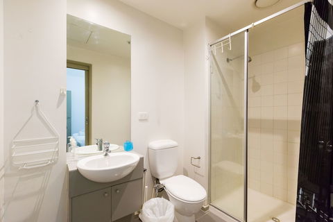 MEGAN, 2BDR Melbourne Apartment - Tourism Guide 6