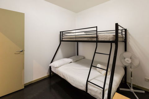MEGAN, 2BDR Melbourne Apartment - Tourism Guide 0