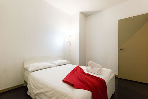 MEGAN, 2BDR Melbourne Apartment - Tourism Guide 4