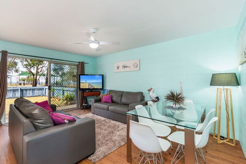 Charm & Comfort In This Ground Floor Unit With Water Views! Welsby Pde Bongaree - Cruises Travel 4
