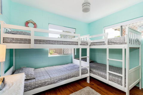 Charm & Comfort In This Ground Floor Unit With Water Views! Welsby Pde Bongaree - Cruises Travel 7