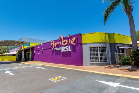 Charm & Comfort In This Ground Floor Unit With Water Views! Welsby Pde Bongaree - Cruises Travel 1