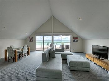 Waters Edge Luxury At Mandurah - Cruises Travel 6
