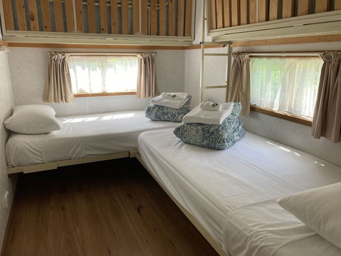 Daysy Hill Country Cottages - Tourism Guide 1