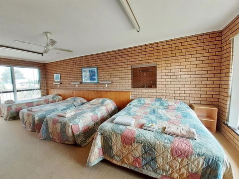 Bayview Motor Inn - Tourism Guide 6