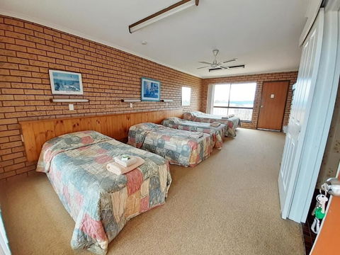 Bayview Motor Inn - Tourism Guide 3