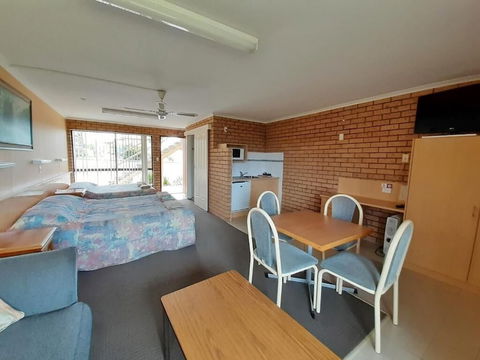 Bayview Motor Inn - Tourism Guide 4
