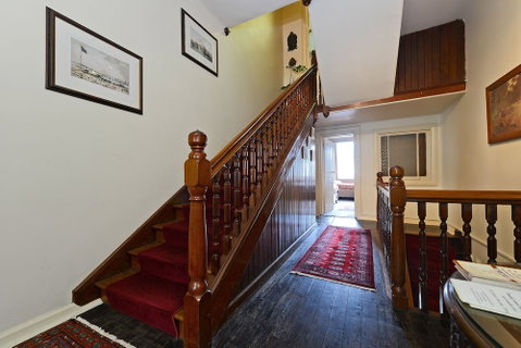 Edinburgh Gallery Bed & Breakfast - Tourism Guide 2