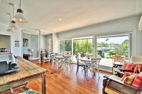 Dolphin Sands - Tourism Guide 1