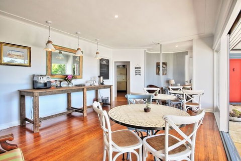 Dolphin Sands - Tourism Guide 2