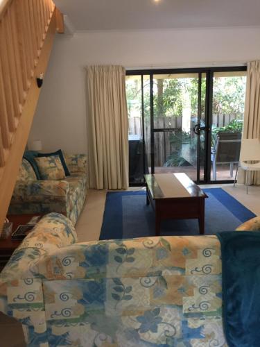 Central Cowes Family Townhouses - Travel Agents 4