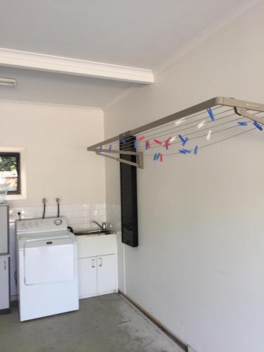 Central Cowes Family Townhouses - Travel Agents 5