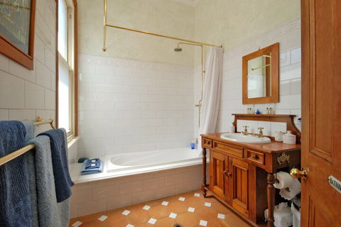 Above Bored Bed & Breakfast - Travel Search 6