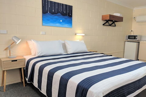 Sail Inn Motel - Cruises Travel 6