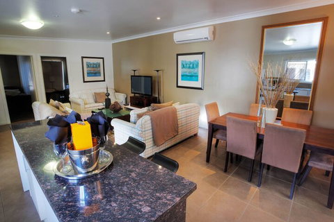 53 On Victoria - Travel Agents 5