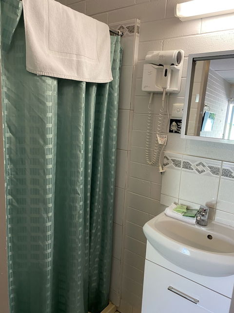 Millers Cottage Motel - Travel Search 6