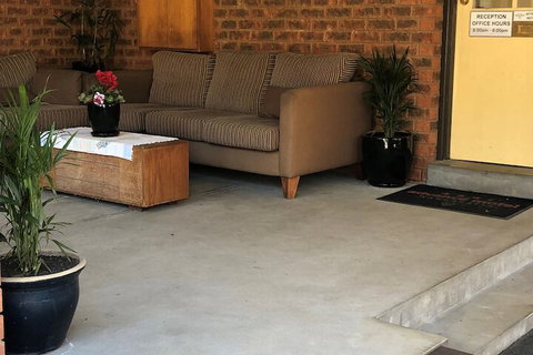 Advance Motel - Travel Search 5