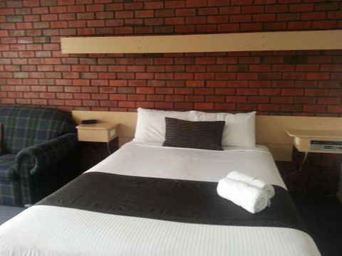 Big Valley Lakeside Paradise Motor Inn - Travel Agents 4