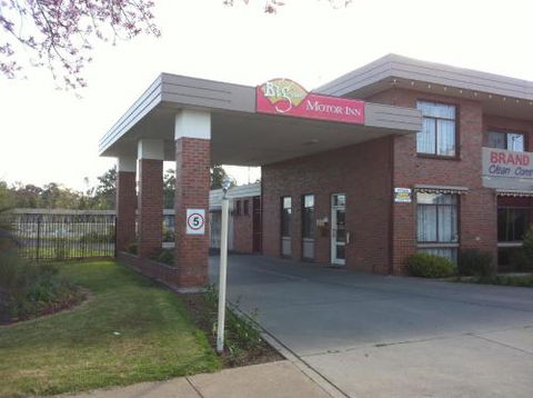 Big Valley Lakeside Paradise Motor Inn - Travel Agents 0