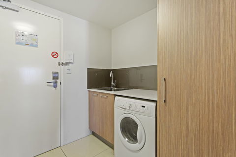 CBD Luxury Accommodation - Tourism Guide 3