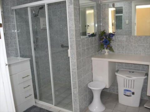 Squatters Cottage - Travel Agents 5