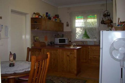 Cottage On Tottenham - Travel Agents 3