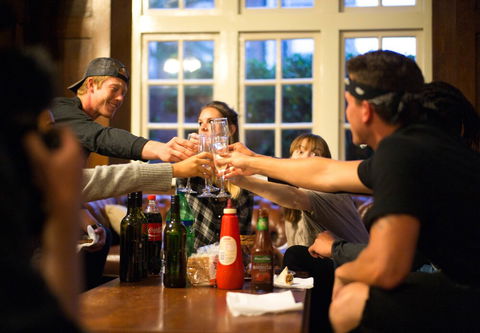 Newcastle Beach YHA - Travel Agents 1