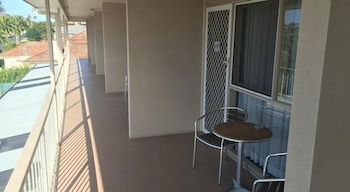 Holiday Lodge Motor Inn - Cruises Travel 4