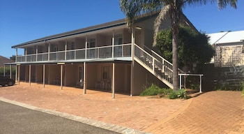 Holiday Lodge Motor Inn - Cruises Travel 2
