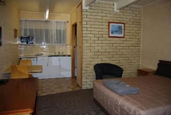 Coastal Comfort Motel - Cruises Travel 4