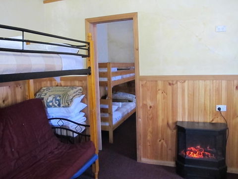 Cedar Lodge Cabins - Travel Search 6