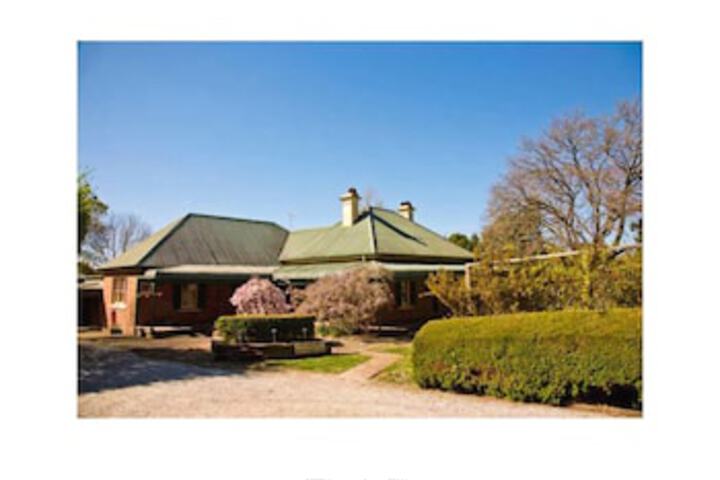 Moss Vale NSW Travel Search