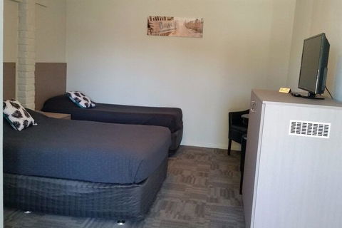 Foreshore Motel - Cruises Travel 5