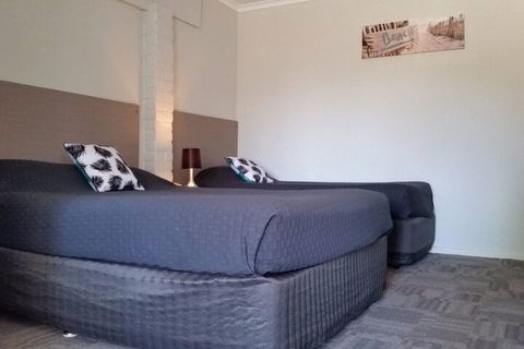 Foreshore Motel - Cruises Travel 4