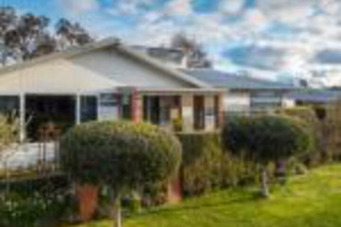 Aggies Bed & Breakfast - Tourism Guide 0